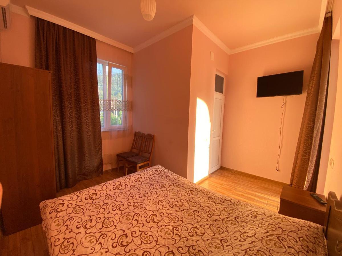 Beliy Dom Hotel Kvariati Buitenkant foto