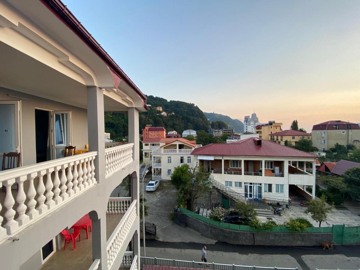 Beliy Dom Hotel Kvariati Buitenkant foto