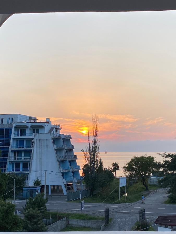 Beliy Dom Hotel Kvariati Buitenkant foto