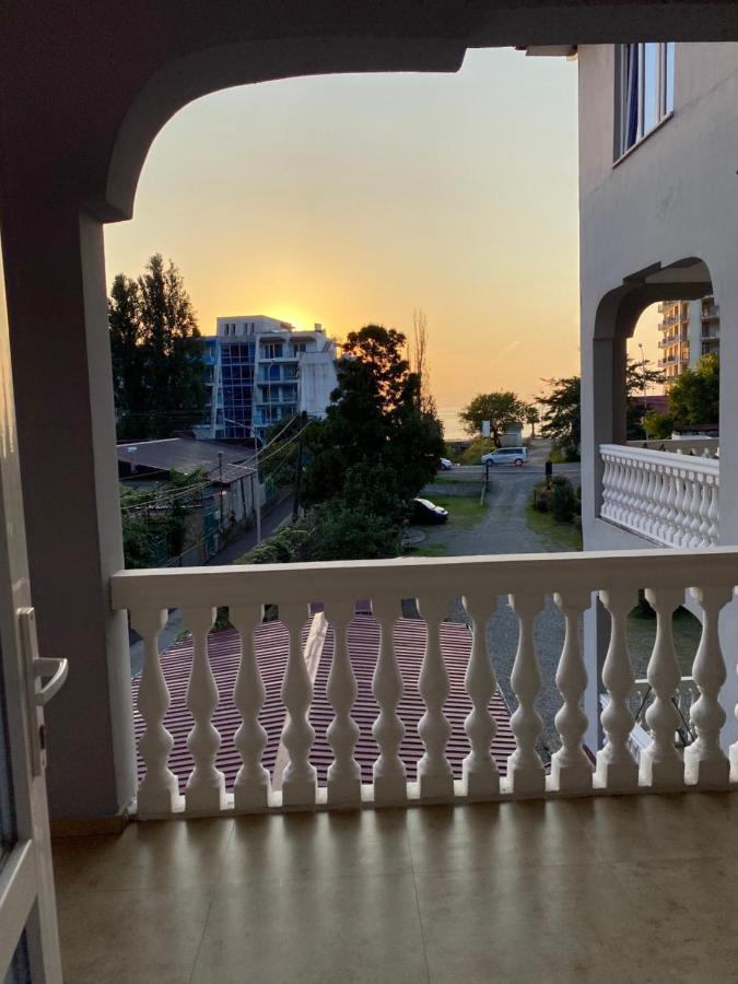 Beliy Dom Hotel Kvariati Buitenkant foto