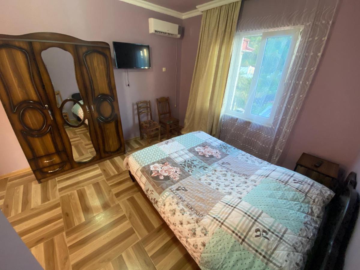 Beliy Dom Hotel Kvariati Buitenkant foto