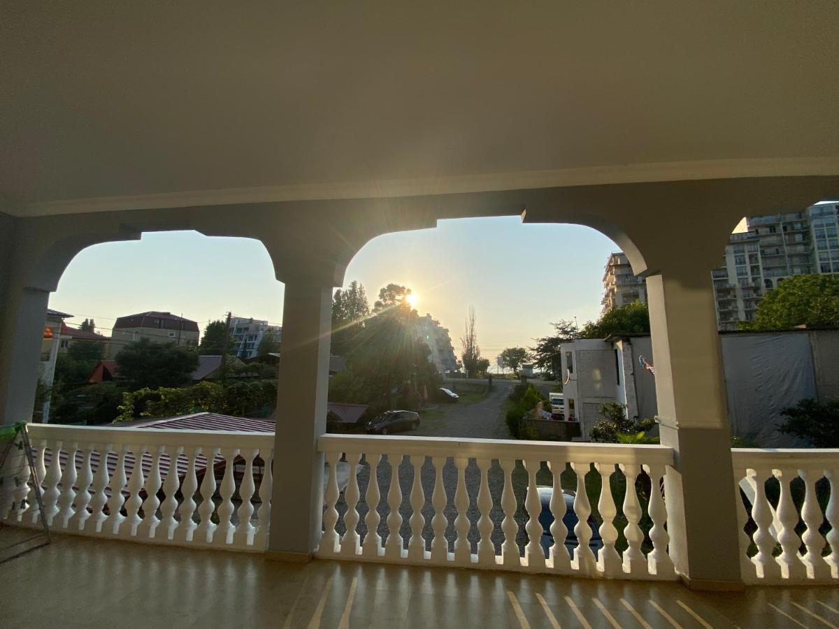 Beliy Dom Hotel Kvariati Buitenkant foto
