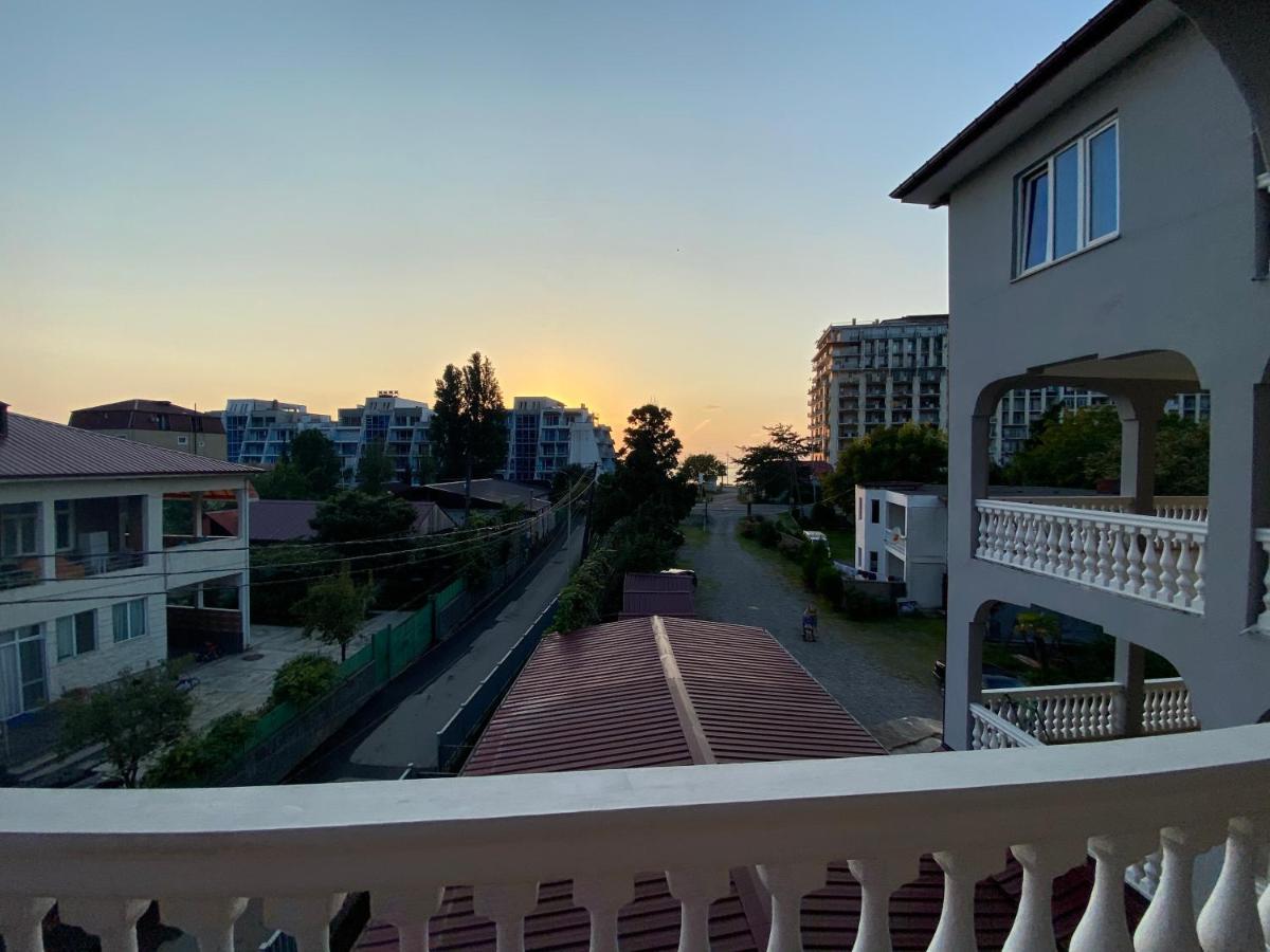 Beliy Dom Hotel Kvariati Buitenkant foto