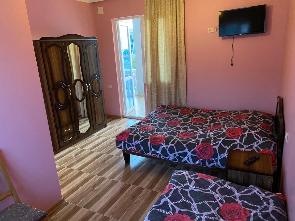 Beliy Dom Hotel Kvariati Buitenkant foto