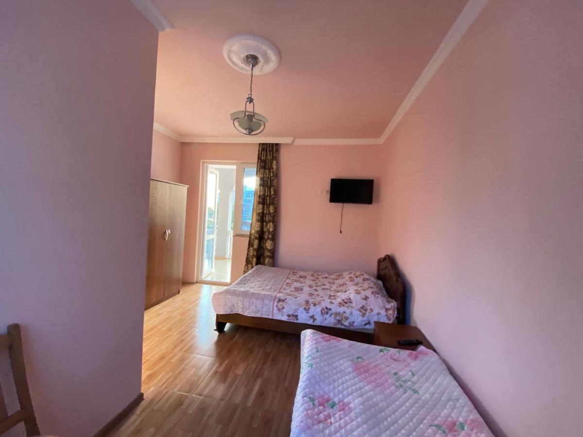 Beliy Dom Hotel Kvariati Buitenkant foto