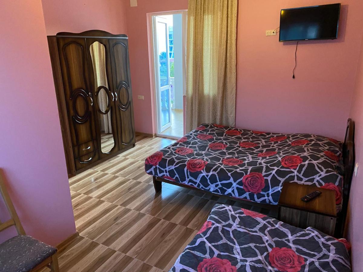 Beliy Dom Hotel Kvariati Buitenkant foto