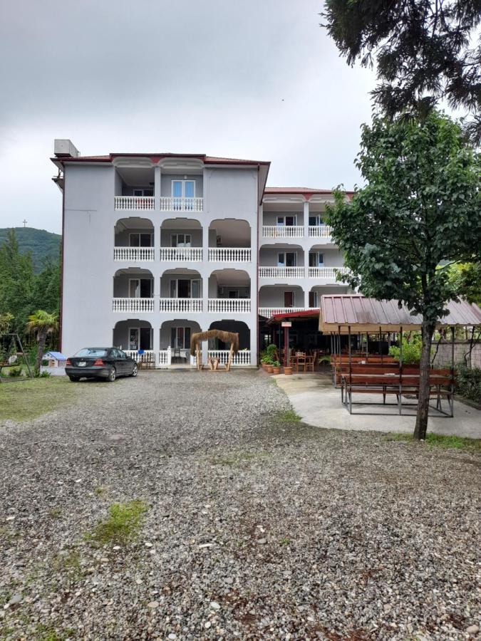 Beliy Dom Hotel Kvariati Buitenkant foto