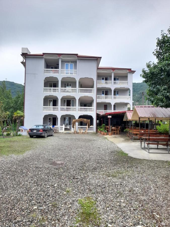 Beliy Dom Hotel Kvariati Buitenkant foto