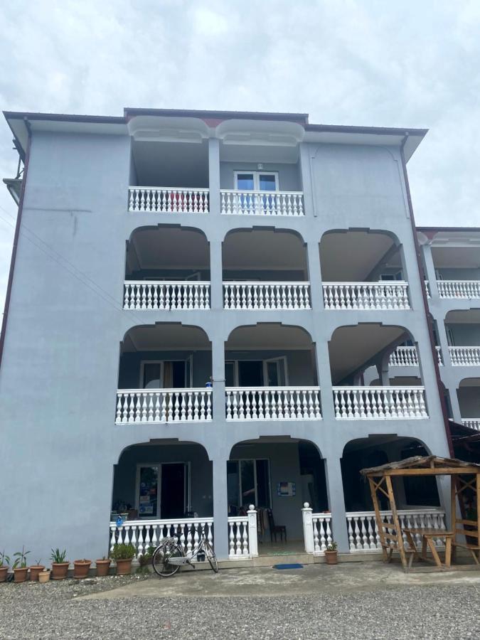 Beliy Dom Hotel Kvariati Buitenkant foto