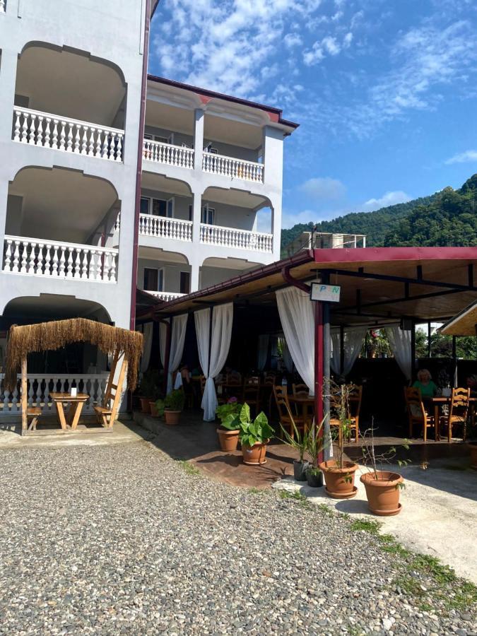 Beliy Dom Hotel Kvariati Buitenkant foto