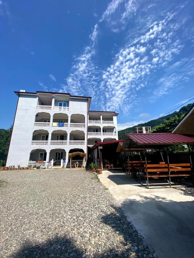 Beliy Dom Hotel Kvariati Buitenkant foto