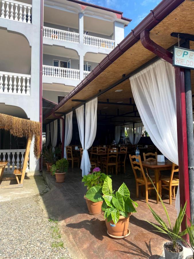 Beliy Dom Hotel Kvariati Buitenkant foto