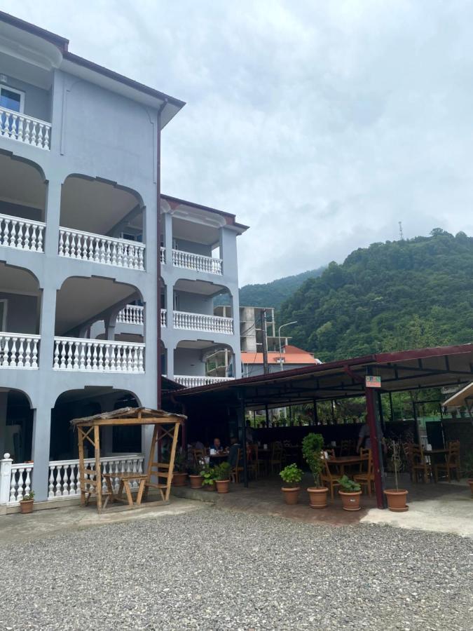 Beliy Dom Hotel Kvariati Buitenkant foto