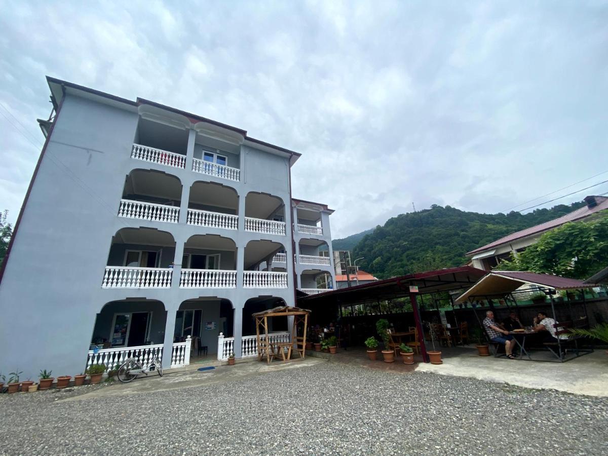 Beliy Dom Hotel Kvariati Buitenkant foto