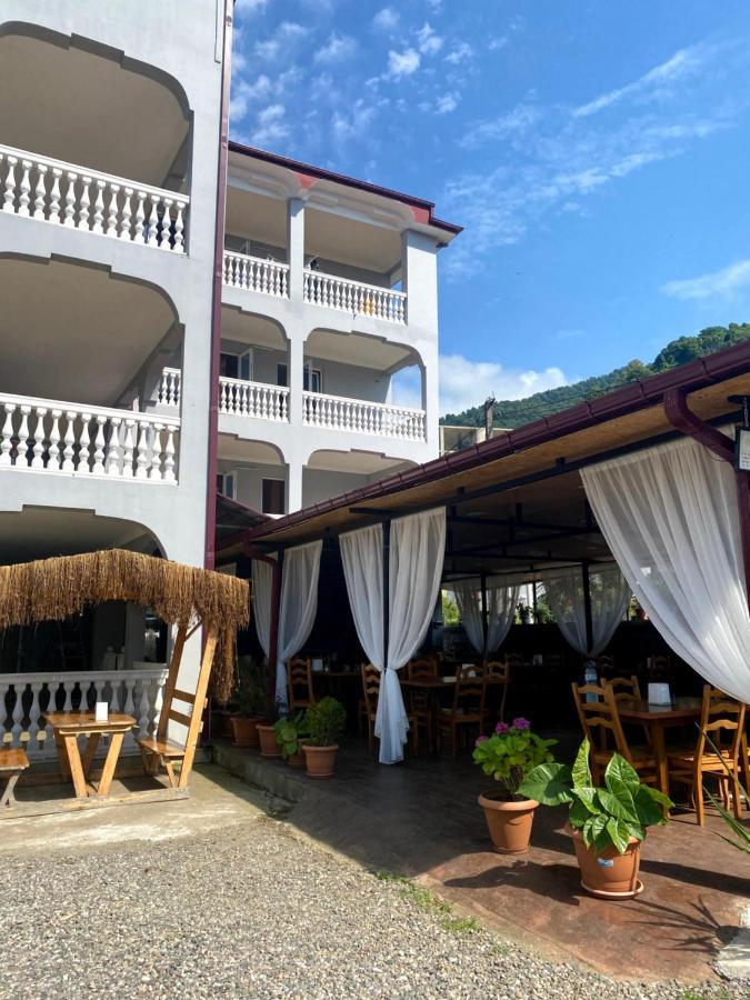 Beliy Dom Hotel Kvariati Buitenkant foto