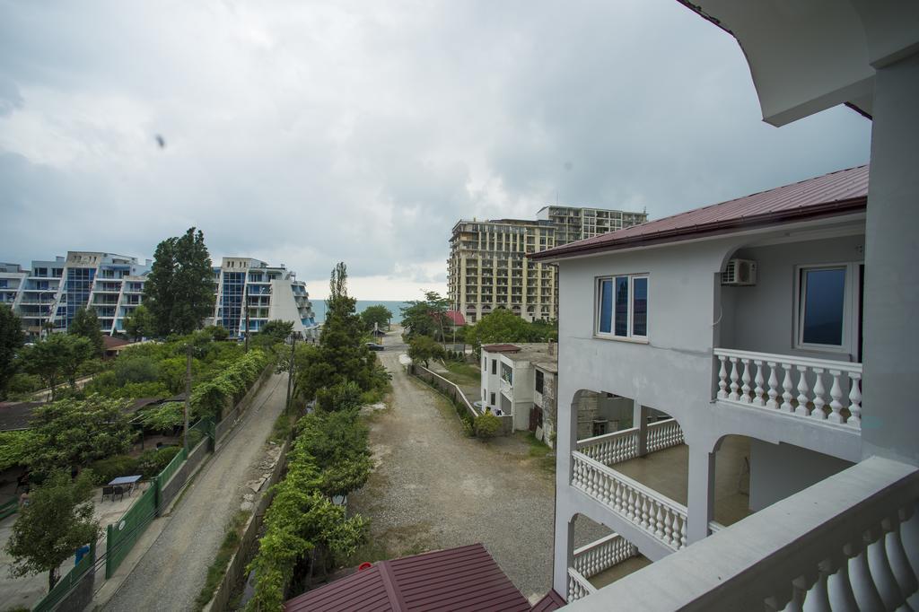 Beliy Dom Hotel Kvariati Buitenkant foto