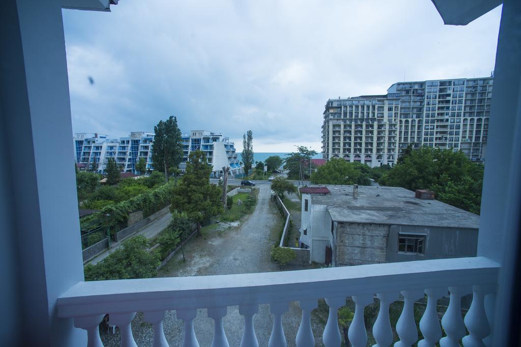 Beliy Dom Hotel Kvariati Buitenkant foto