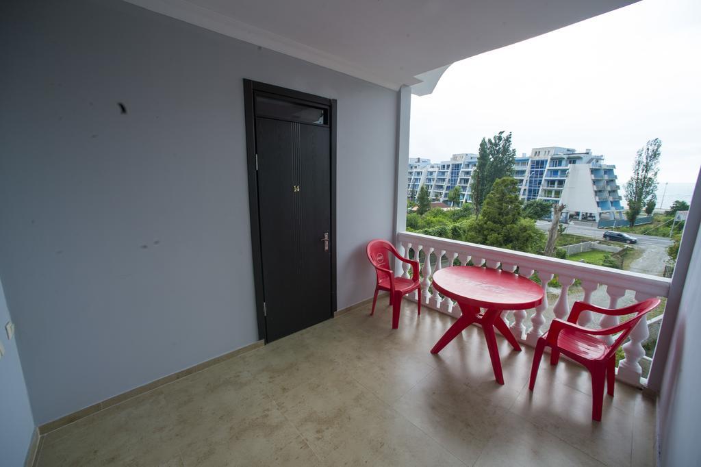 Beliy Dom Hotel Kvariati Buitenkant foto